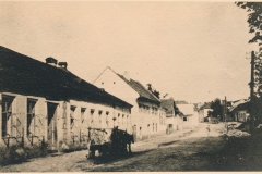 18) Dolní část Kovářské ulice nyní Bartošovy v r.1912.