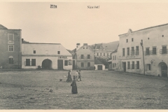 2) Jihozápadní část náměstí v r.1908.