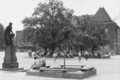 12) Náměstí Míru