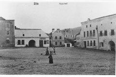 14) Náměstí míru