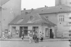 21) Tabák na rohu