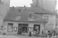 22) Tabák na rohu